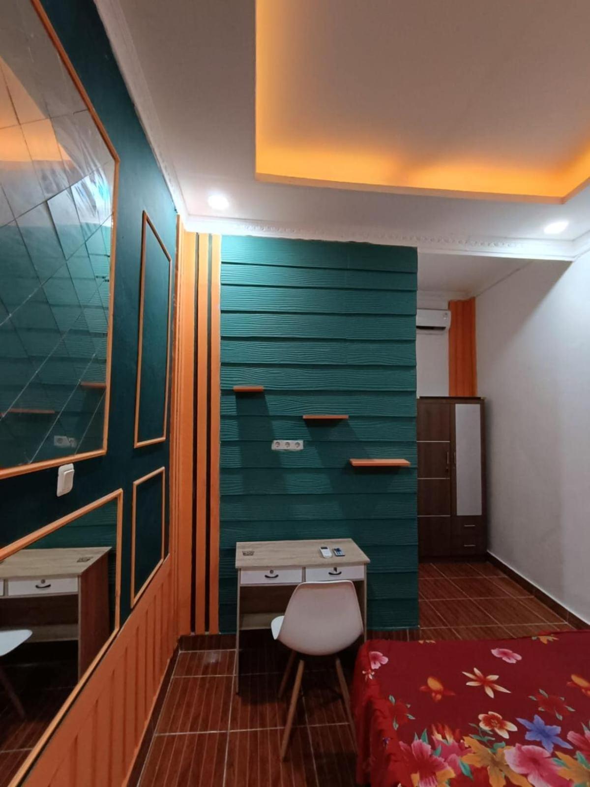 ホテル Oyo Life 92977 Neba Kost Aesthetic Peladen エクステリア 写真