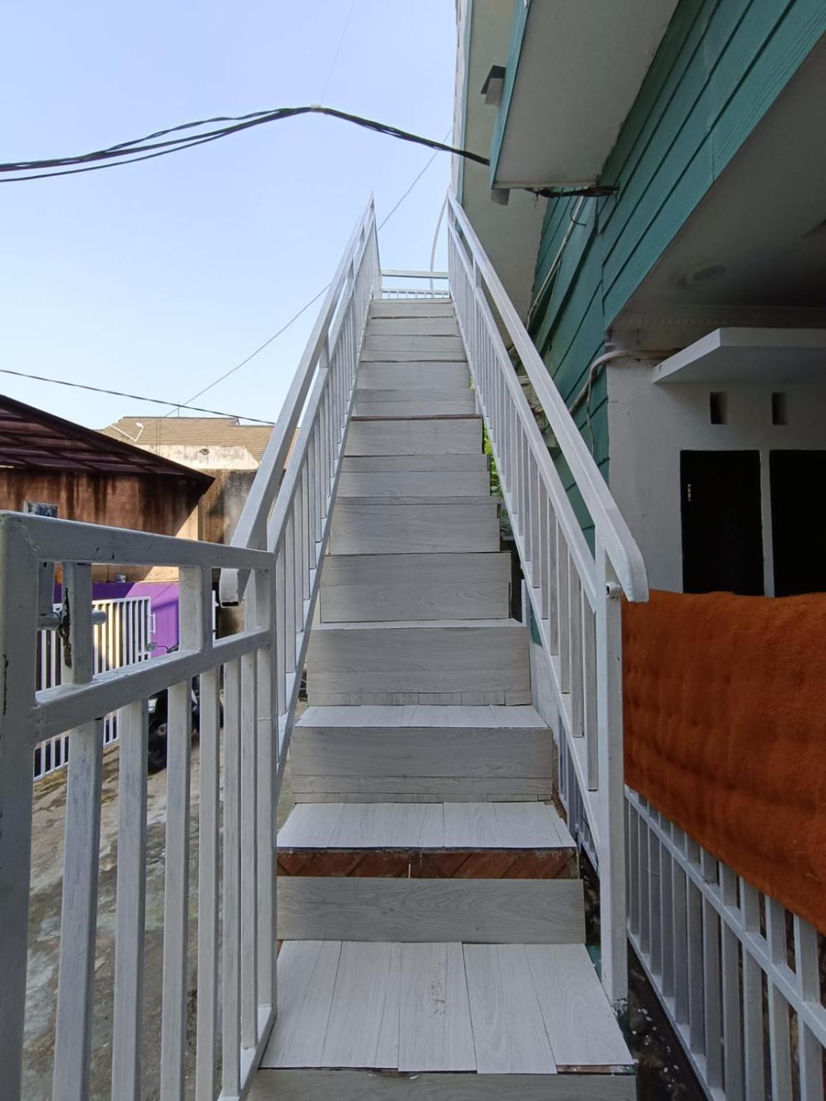 ホテル Oyo Life 92977 Neba Kost Aesthetic Peladen エクステリア 写真